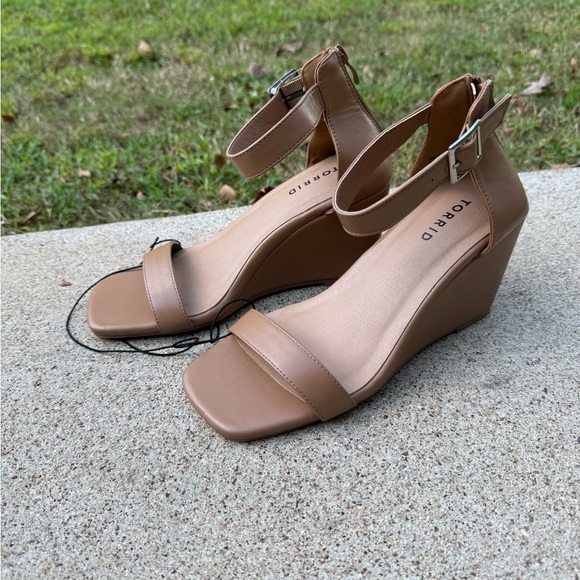 NWOT Torrid Tan Square Toe Demi Wedge Open Toe Sz 6.5 WW Chic Minimalist Preppy - Picture 1 of 8